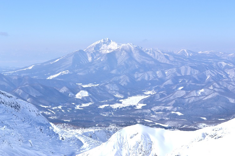 モルゲンロートに染まる安達太良山Ⅱ