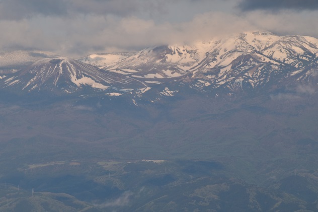 “山笑う”　霊山