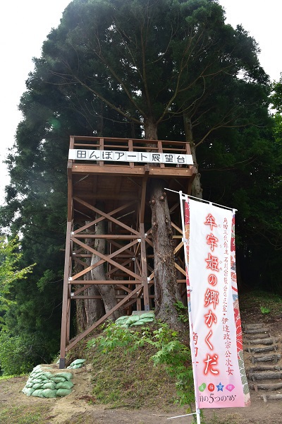 牟宇姫と向日葵の笑み