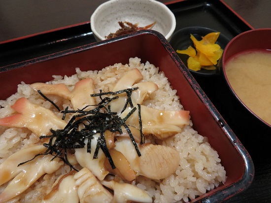深山の秋を踏みしめる