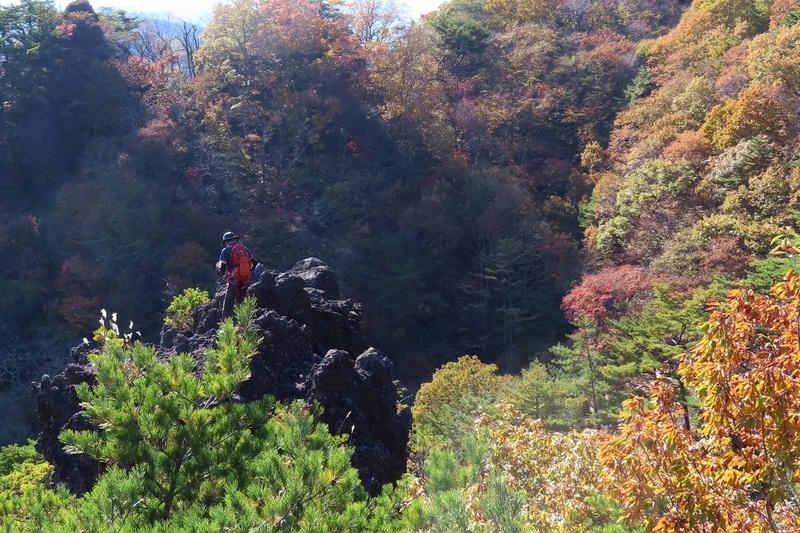 秋深む霊山