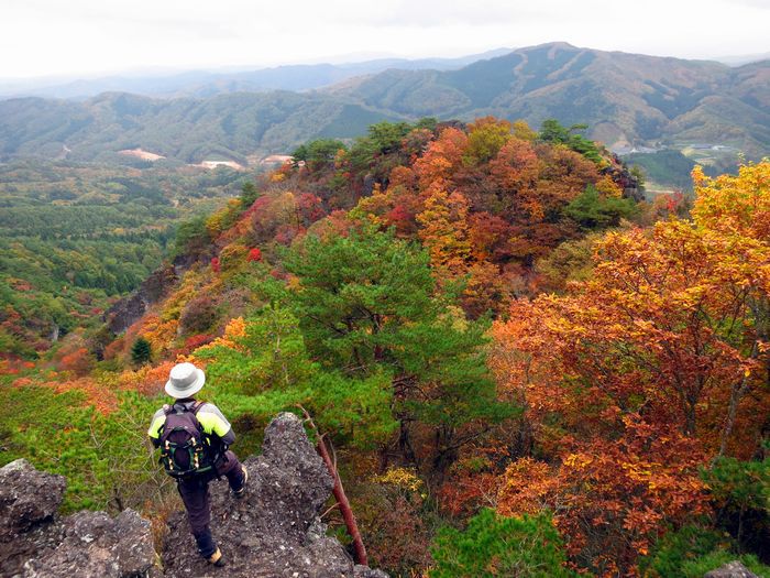 紅葉と岩が絶妙in霊山