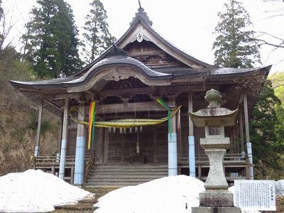 飯豊の長大な峰々を二王子岳から