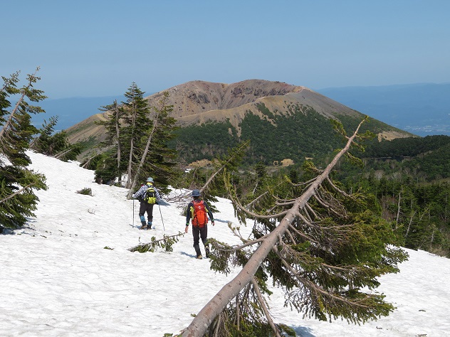 初夏の一切経山