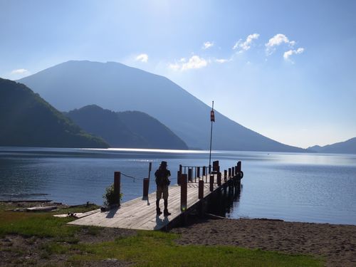 中禅寺湖(千手ヶ浜)のクリンソウと半月山
