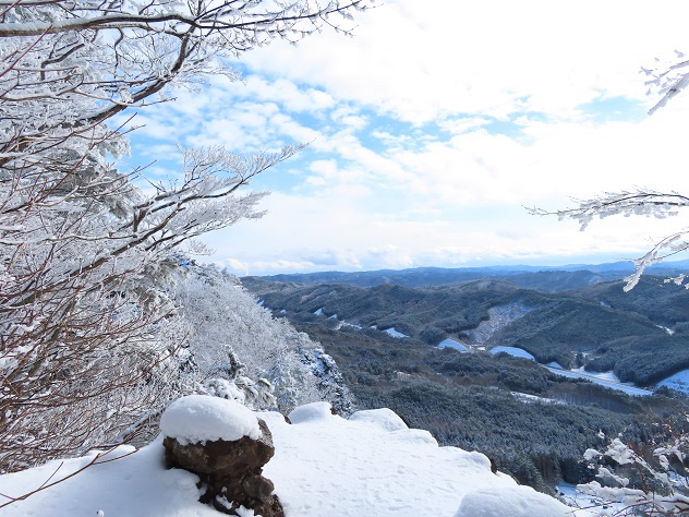 霊山に冬の神が舞い降りる