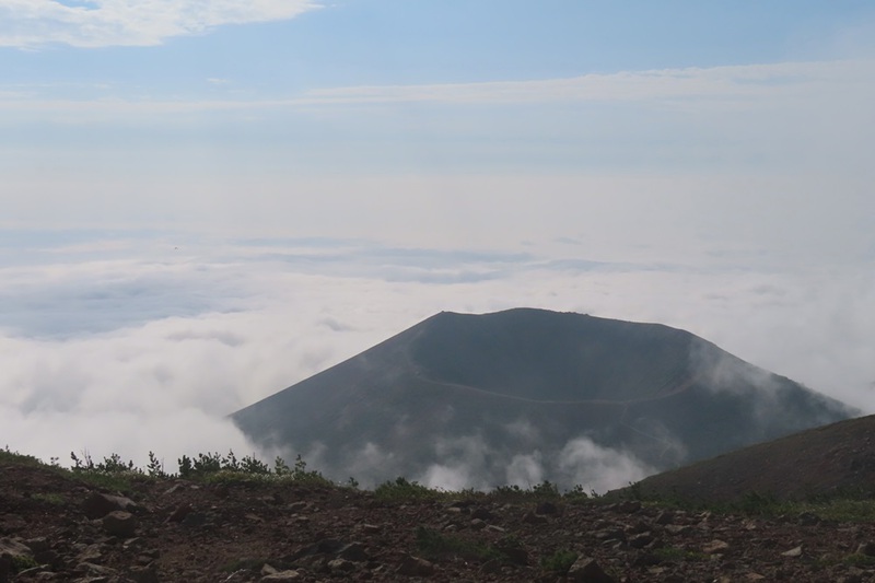 ほんのり秋めく一切経山