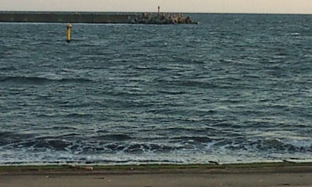 北東の風6m