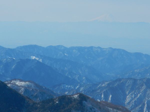 神剣が立つ男体山