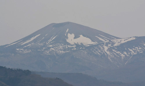 早春の額取山