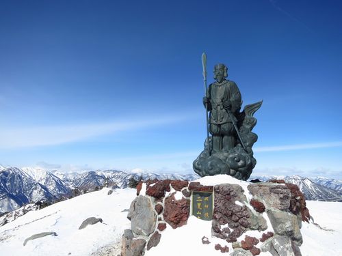 神剣が立つ男体山