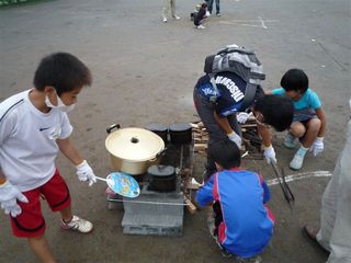 毎年恒例の小学校デイキャンプへGO!