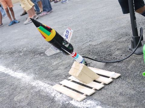 キャンプへgo 飛べ ペットボトルロケット