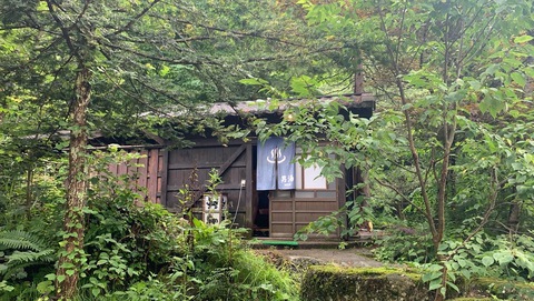 霧と強風に煽られた乗鞍岳　〜温泉は最高でした〜