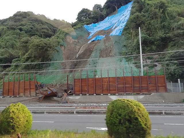 また崩れました