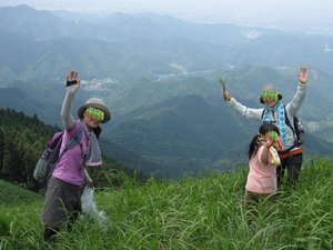 岩湧山山頂へ