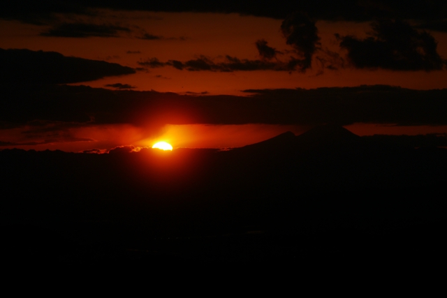 山からみた夕焼け　花粉光環　