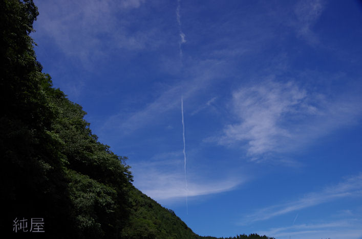 里川の空