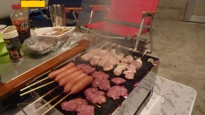 キャンプに行けない週末はガレージでBBQ♪