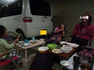 キャンプに行けない週末はガレージでBBQ♪