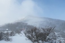 赤城山 －新雪と強風の鍋割山ー