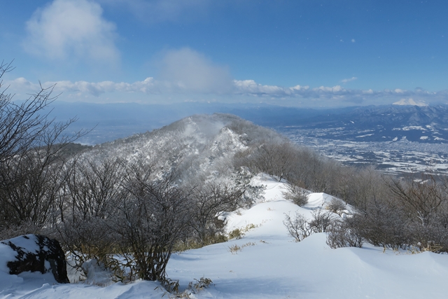 赤城山 －新雪と強風の鍋割山ー