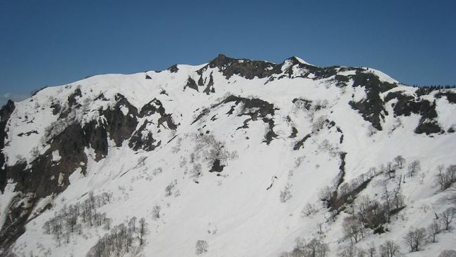 ジライ谷から残雪の笈ヶ岳ピストン