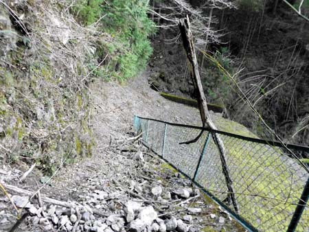 山中の通学路。その②