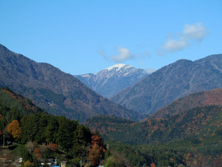 紅葉、廃線、初冬の山。