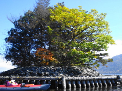 賑やかに鮮やかに中禅寺湖〜紅葉カヌーキャンプ〜