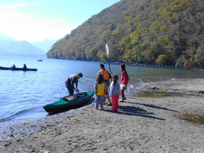 賑やかに鮮やかに中禅寺湖〜紅葉カヌーキャンプ〜