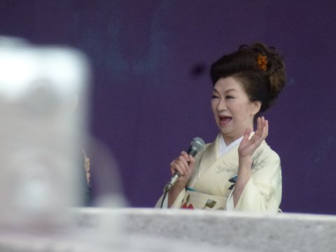 雨の中のお祭り