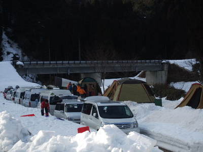 初雪中キャンプ　　大見いこいの広場