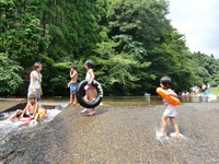 川遊びは大人気！！ 2010/08/01 16:11:09