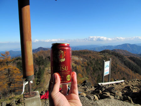 久々の雲取避難小屋。