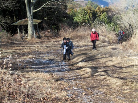 長男＆次男と陣馬山⇒高尾山なめこ汁縦走 12/12/24