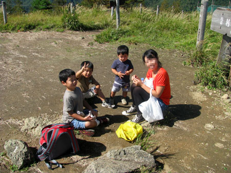 今年も家族みんなで甘利山　11/09/10