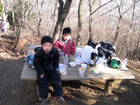 長男＆次男と 激寒の仏果山　11/01/10