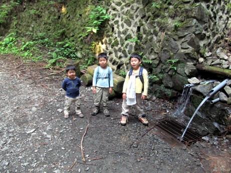 長男＆次男＆三男と小仏城山でカキ氷　12/05/27