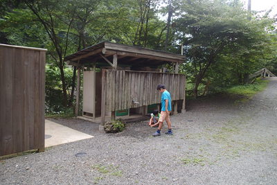 綺麗な川・・そして綺麗なトイレ。道志村室久保キャンプ場。