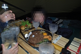 cazuキャンプ③家族で夕食のち焚き火トークに合流。