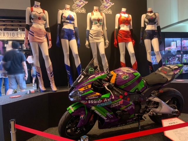 エヴァ展に　行くべ！