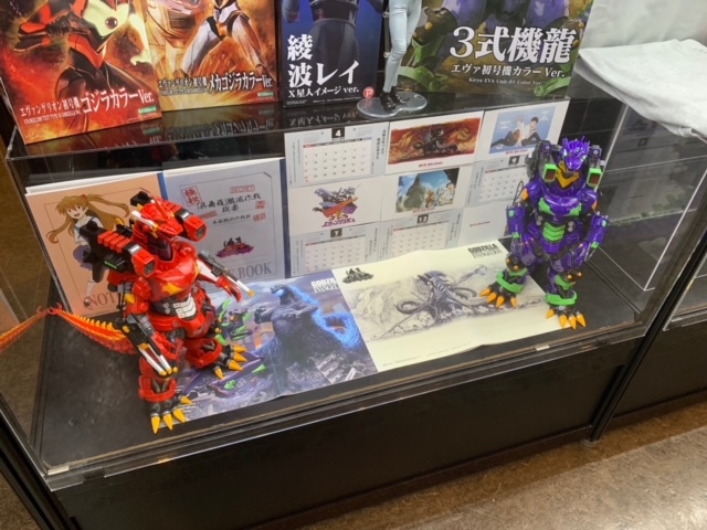 エヴァ展に　行くべ！