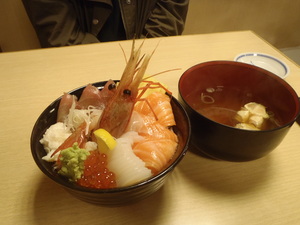 街に行く