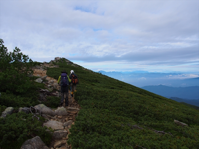 新調した靴を慣らしに　金峰山へ