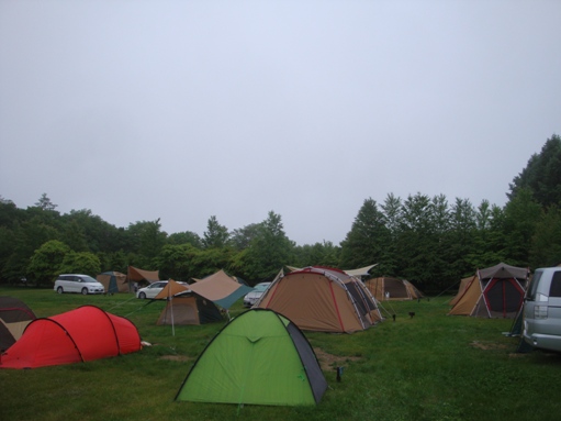 雨のスウィートグラスキャンプ。