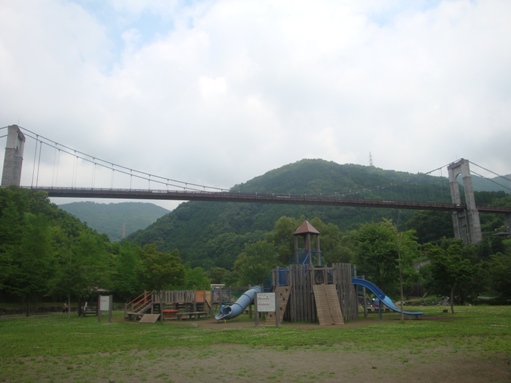 秦野戸川公園で川遊び。