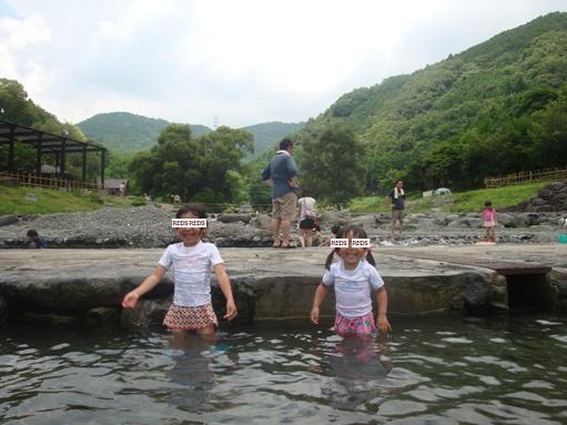 秦野戸川公園で川遊び。