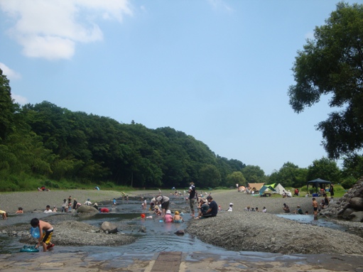 秦野戸川公園で川遊び。