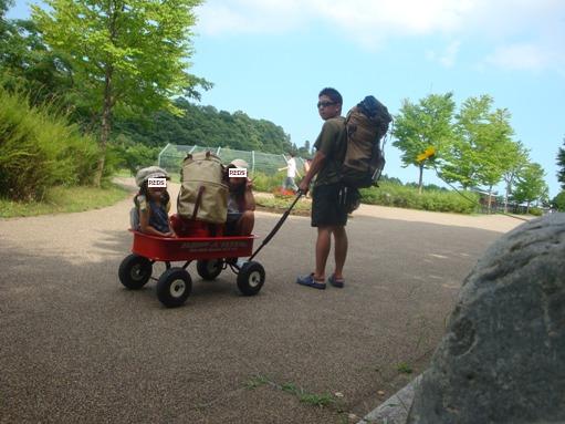 秦野戸川公園で川遊び。